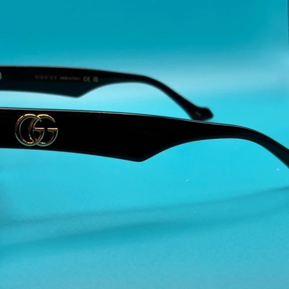 NEW Gucci GG0957S Geometric Cat Eye Sunglasses Black Gold Logo display picture 2